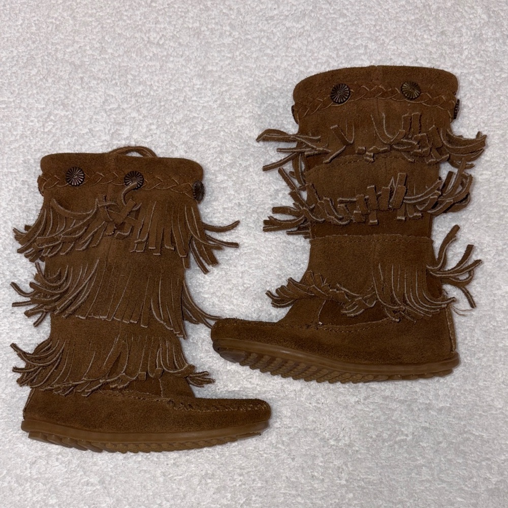 Minnetonka Kids Tan triple Fringe Boots boho western kids size 8